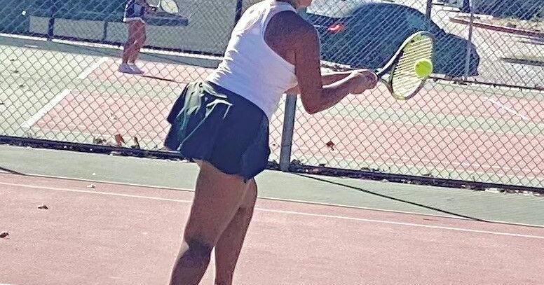 Burroughs tennis falls to Bulldogs in third match of the week