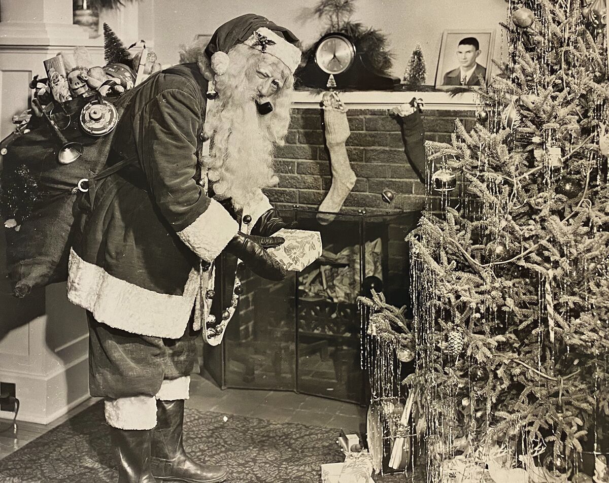 Throwback Thursday: After a heartbreaking childhood, Santa Steinbring brought joy for nearly a half century - Vimarsana News