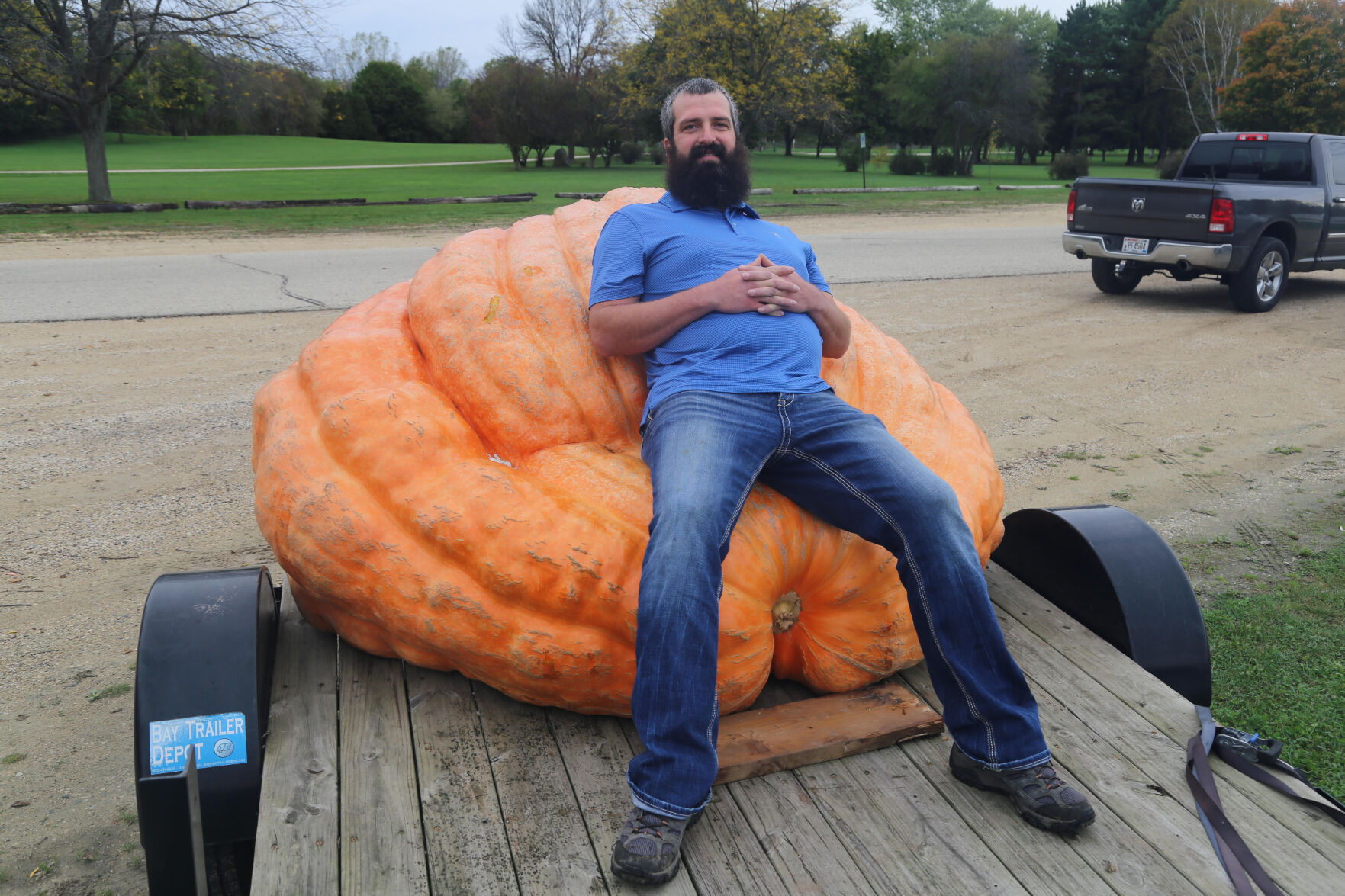 It's just a hobby': Markesan man grows giant, 2,520 pound pumpkin