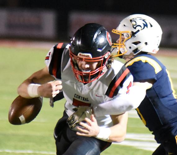 River Falls FB v La Crosse Central2_9224.JPG