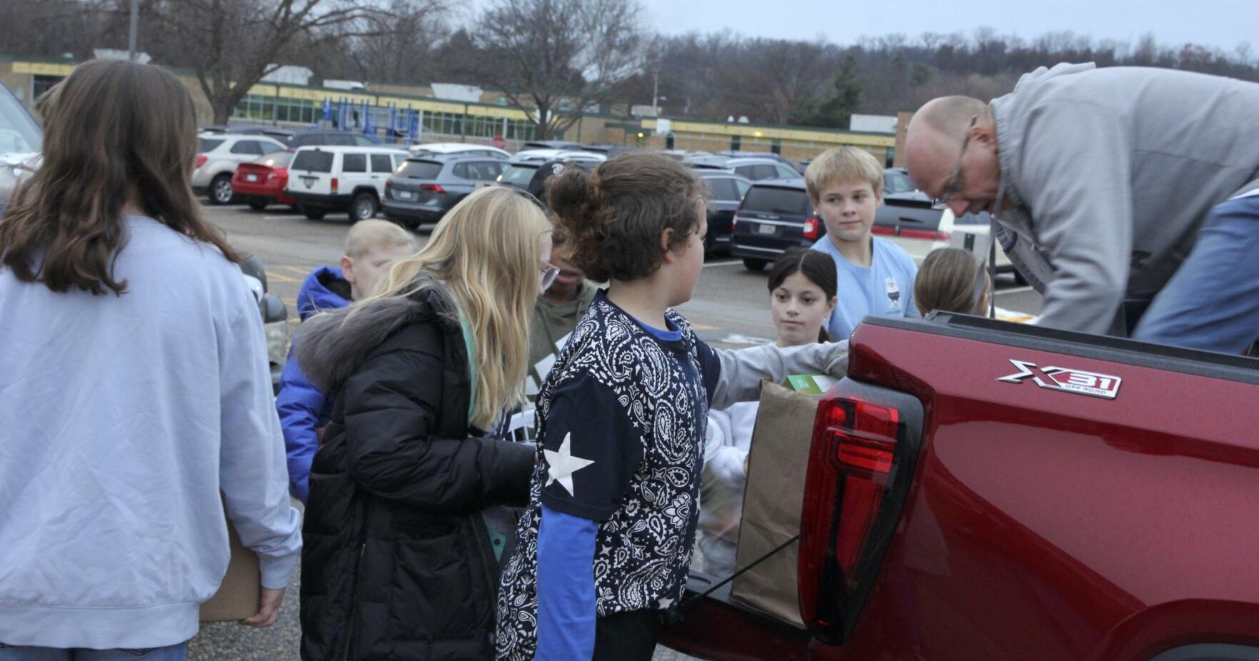 River Falls Middle School donates to food pantry | Local News - Vimarsana News