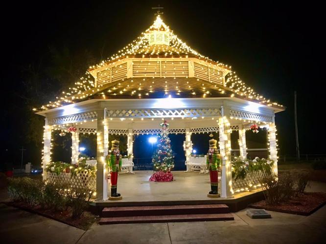 Dardanelle Christmas tree lighting tonight, Tuesday, November 29th at