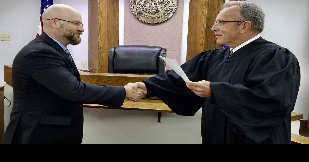 Russellville Attorney Michael S. Robbins takes oath following