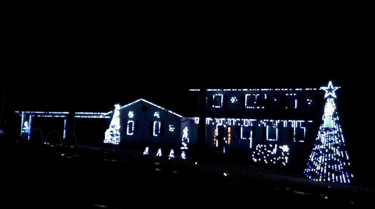 Sikeston Christmas Lights Near Me 2022 Lights On Linker' Christmas Light Display Show Continues Through January  1St | Life In The Valley | Rivervalleynow.com