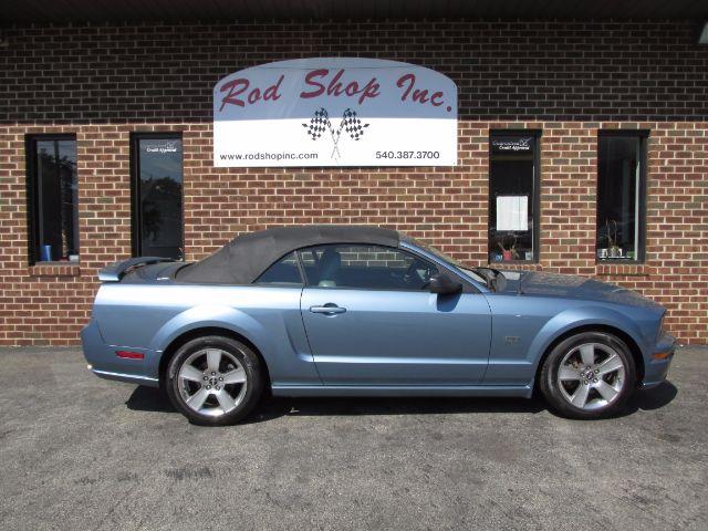 2006 Vista Blue Metallic With Black Soft Top FORD MUSTANG
