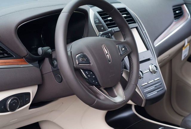 2015 Midnight Sapphire Metallic LINCOLN MKC