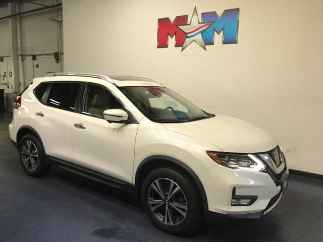 2017 Pearl White Nissan Rogue