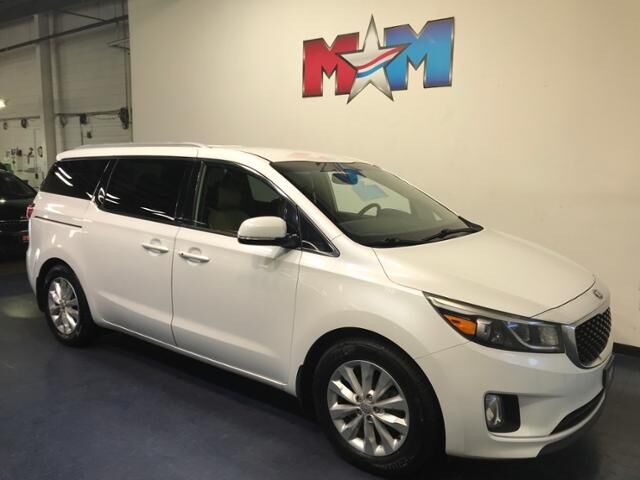 White store kia minivan