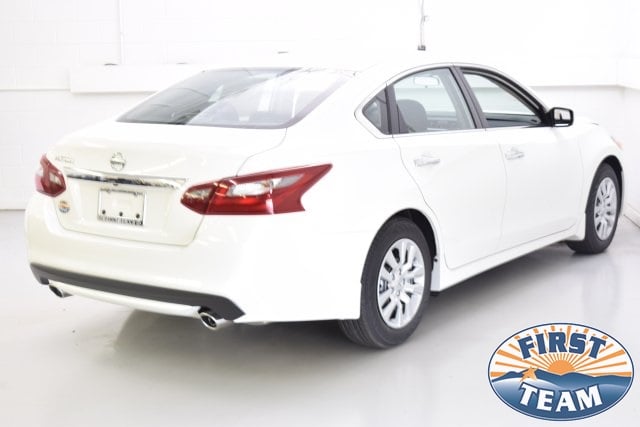 2018 nissan altima glacier white