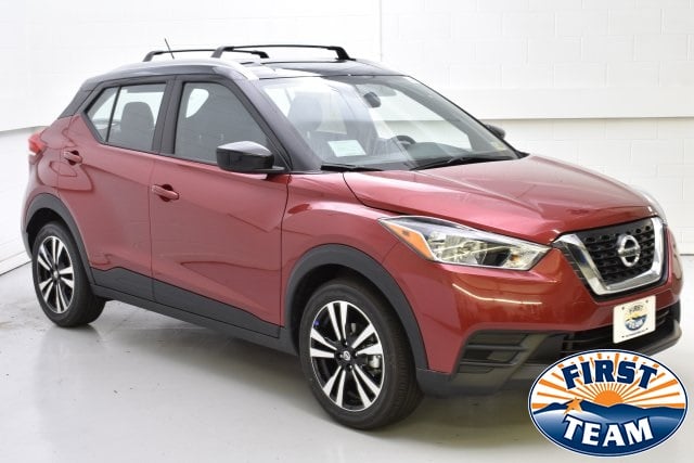 2018 nissan kicks red