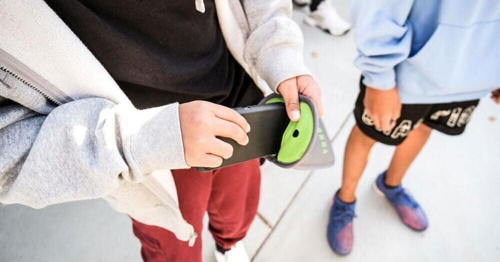 Roanoke School Board ponders student phone use - Vimarsana News