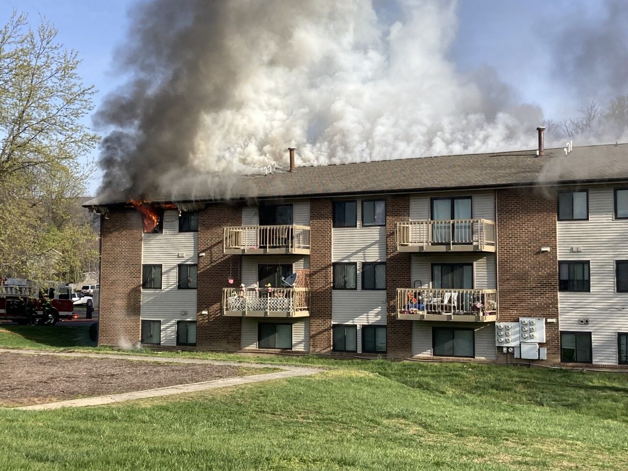 Salem apartment building fire forces residents to evacuate