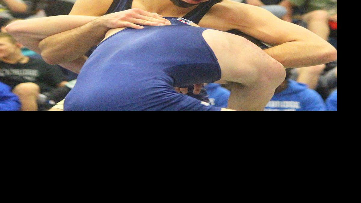 H S Wrestling Christiansburg Aware Of Serious Challenge As It Goes For Its 18th Straight Title High Schools Roanoke Com