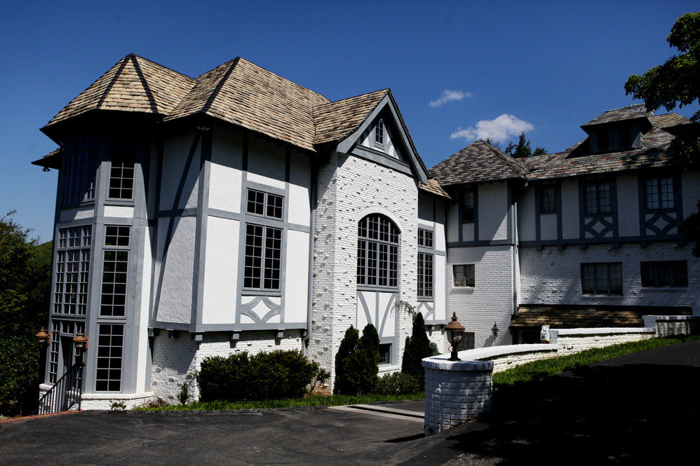 Tudor Style House Part Of Roanoke S Annual Historic Garden Week