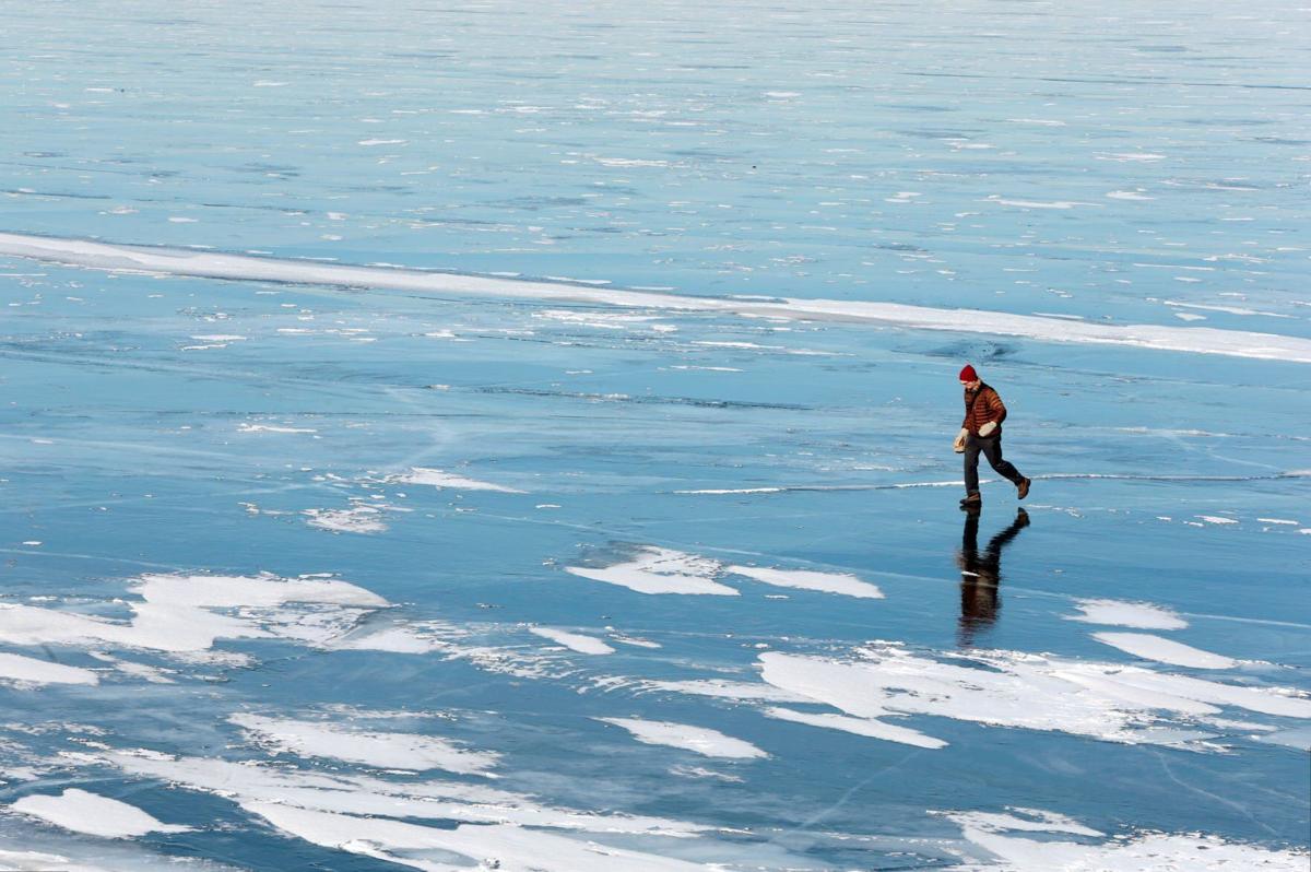 Frozen Lake Michigan Shatters Into Millions Of Pieces And Results In  Surreal Imagery
