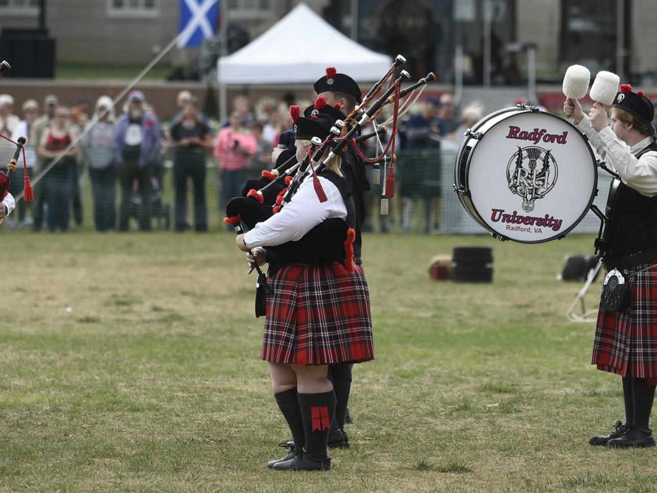Competitors Toss Cabers Stones And Sheaves At Radford Highlanders Festival Local News Roanoke Com Radford Highlander Festival 2022