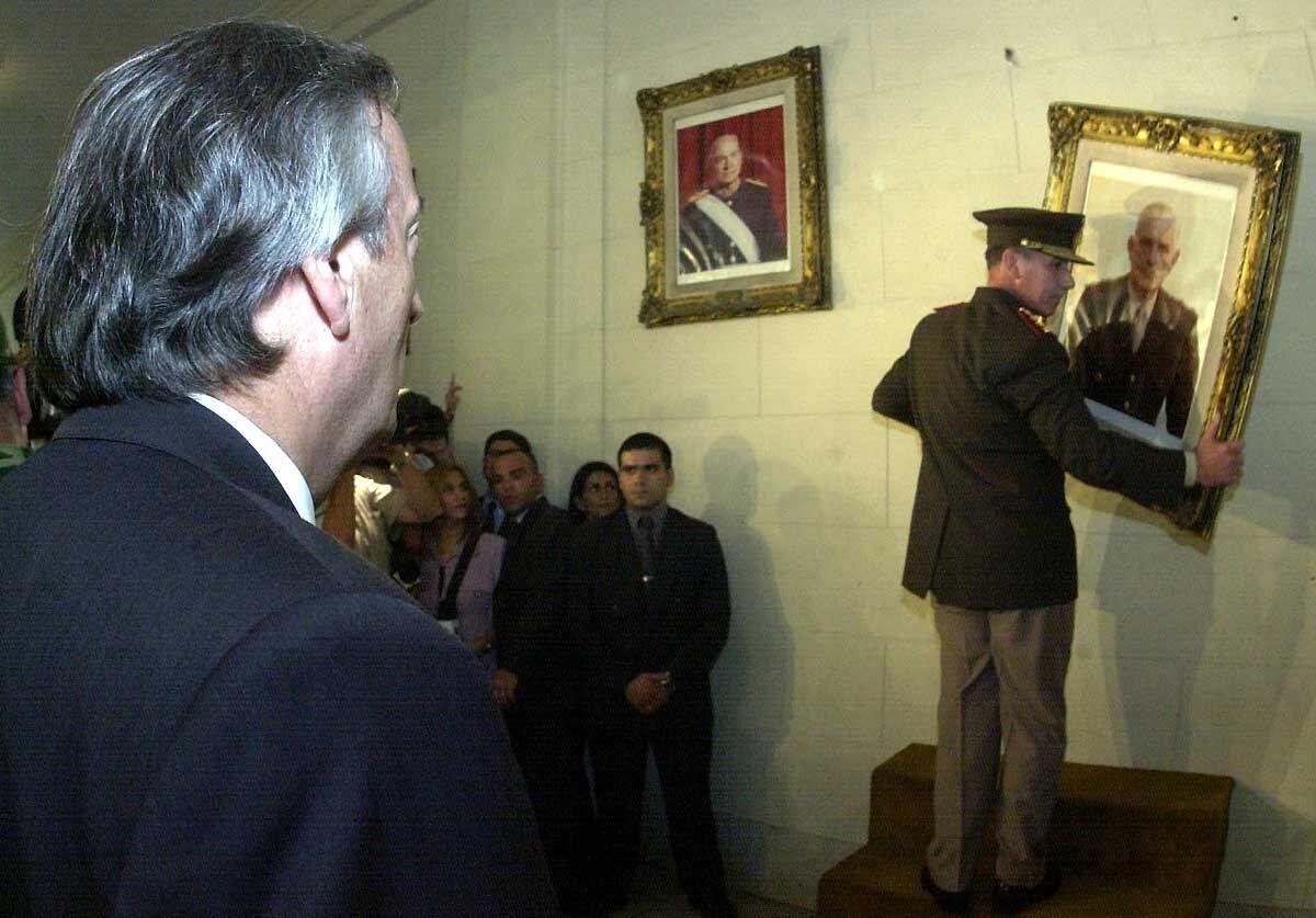 Néstor_Kirchner-Retiro_Retrato_Bignone-Buenos_Aires-Marzo_2004