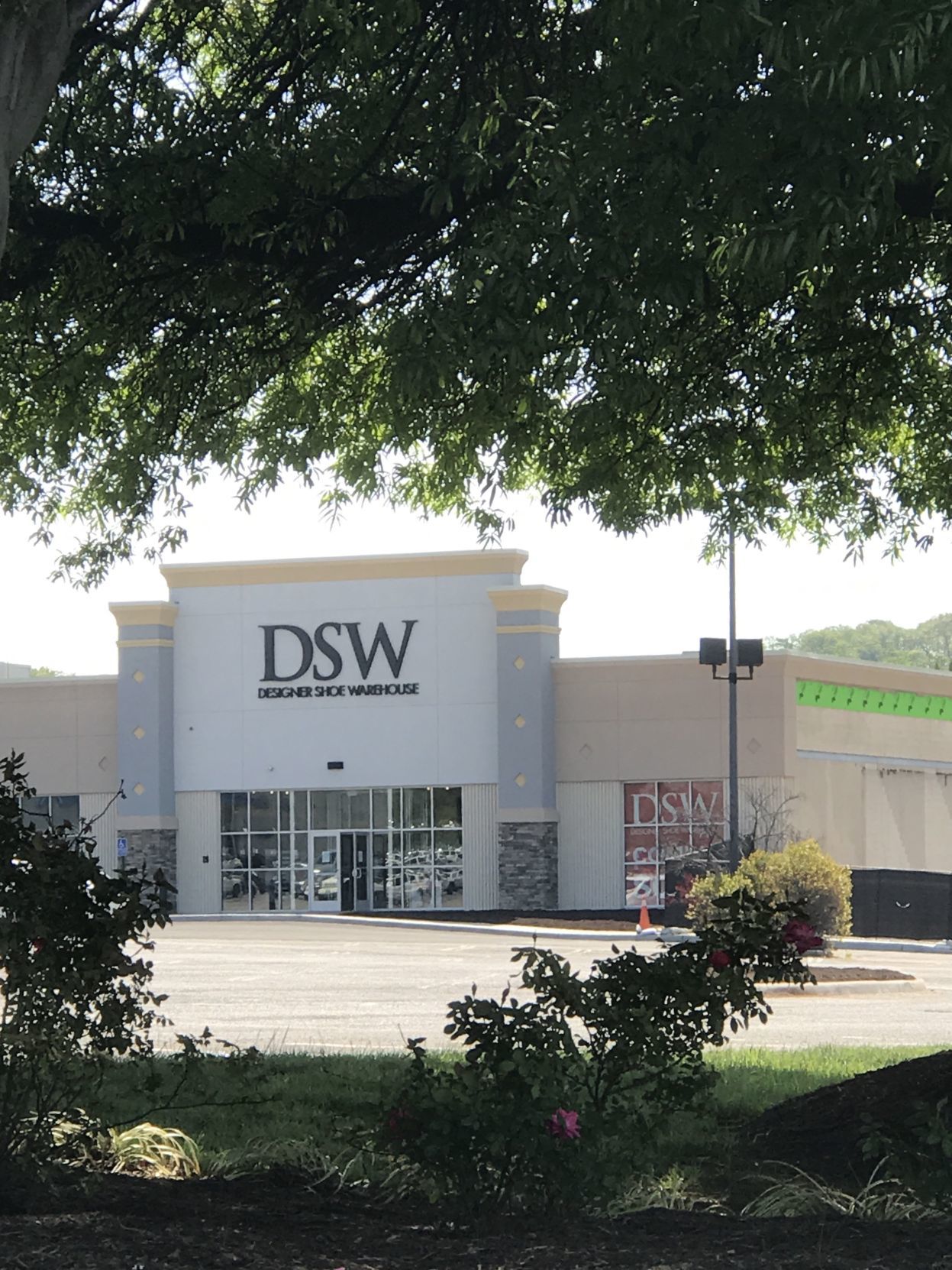 DSW opens in Roanoke | Business News 