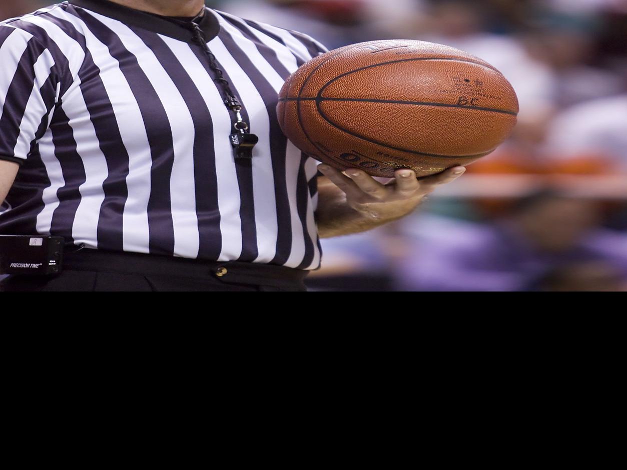 Doughty College Notebook Referee Roger Ayers Oblivious To Coach S