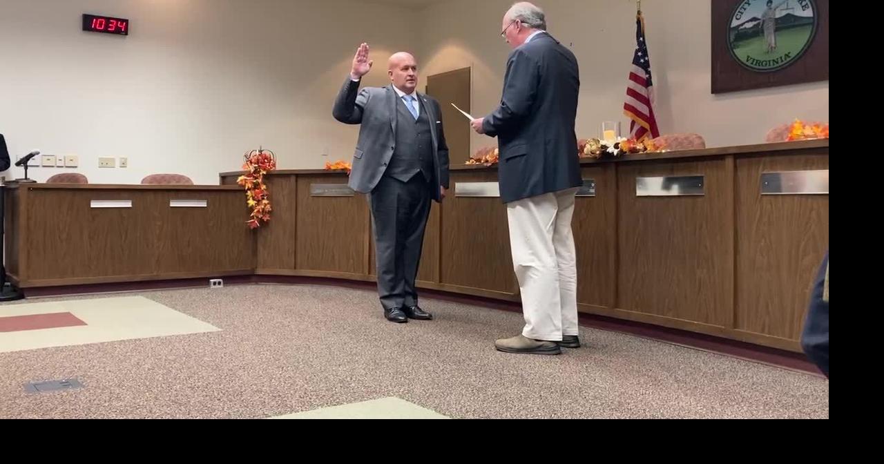 Roanoke Chief of Police sworn in