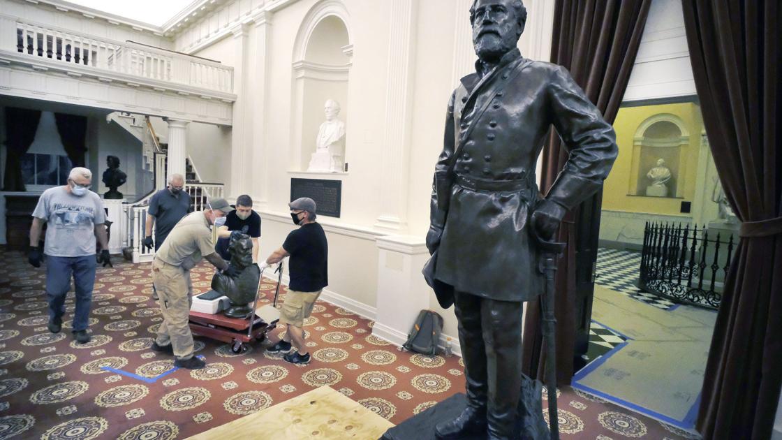 Photos Lee statue, Confederate busts removed from