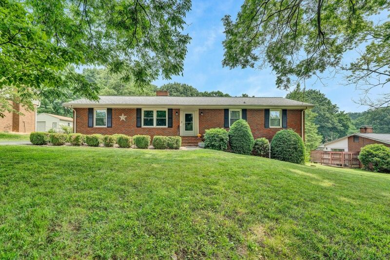 4 Bedroom Home in Roanoke 325,000