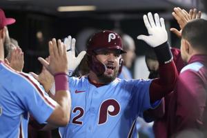 Phillies slugger Kyle Schwarber hits four homers in 19-4 rout of Braves