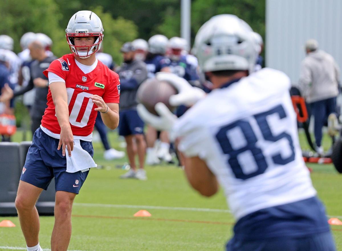 Drake Maye #10 of the New England Patriots throws to Hunter Henry #85 during Patriots OTA's at Gillette Stadium.