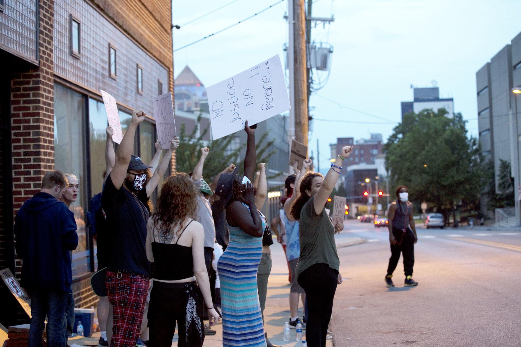 Roanoke set to pass budget despite protesters' calls for delay