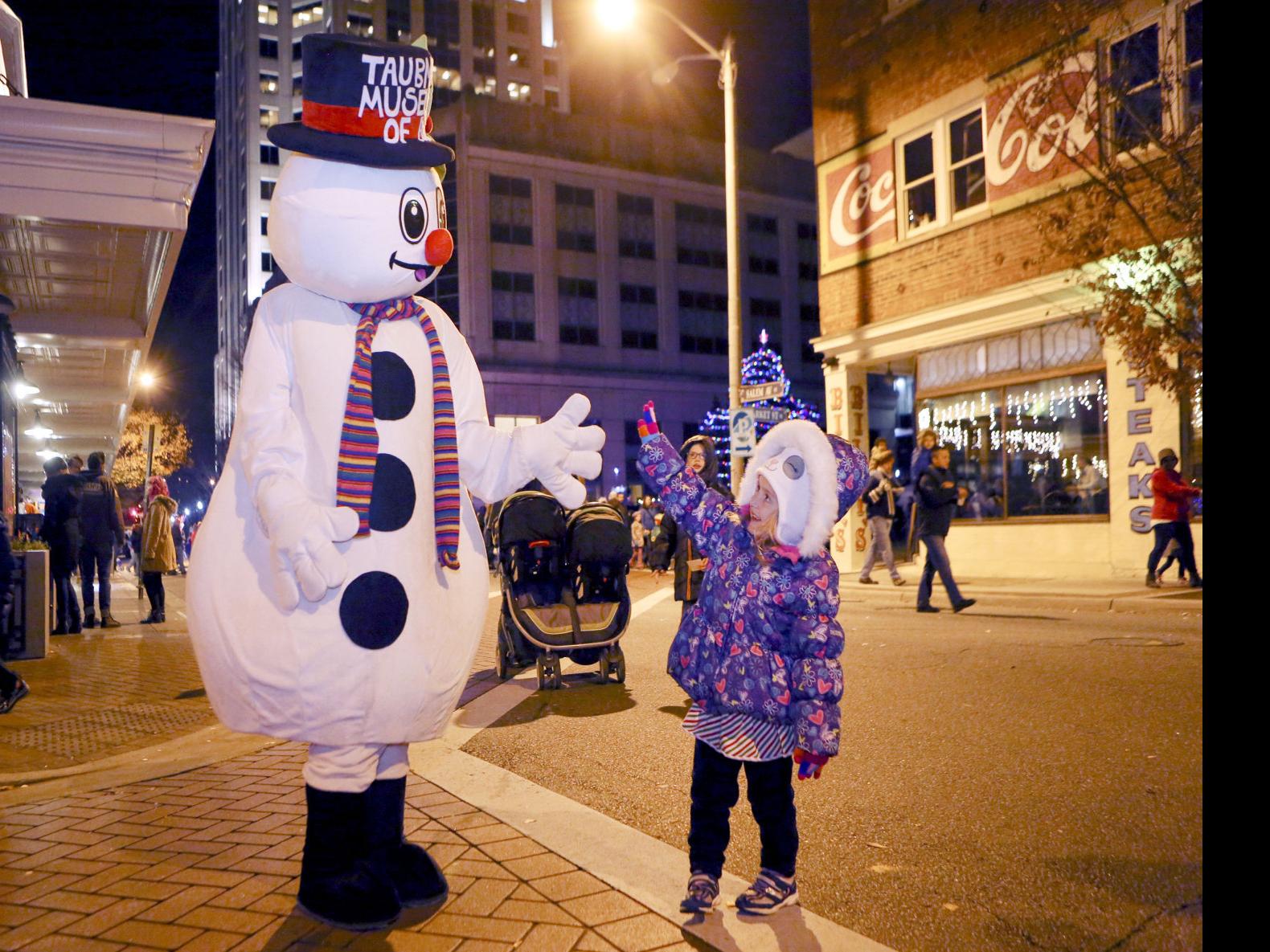 Roanoke Christmas Parade 2021 Dickens Of A Christmas Celebrates 35th With New Carnival Traditional Parade Lifestyles Roanoke Com