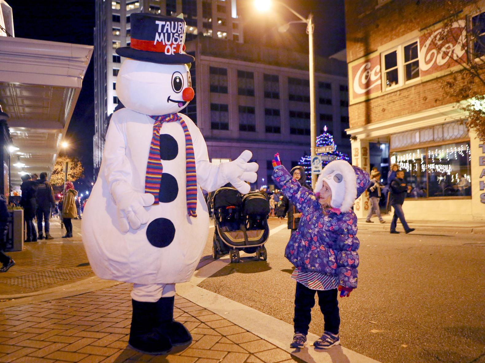 Roanoke Christmas Parade 2021 Dickens Of A Christmas Celebrates 35th With New Carnival Traditional Parade Lifestyles Roanoke Com Roanoke Christmas Parade 2021 Dickens Of A Christmas Celebrates 35th With New Carnival Traditional Parade Lifestyles Roanoke Com
