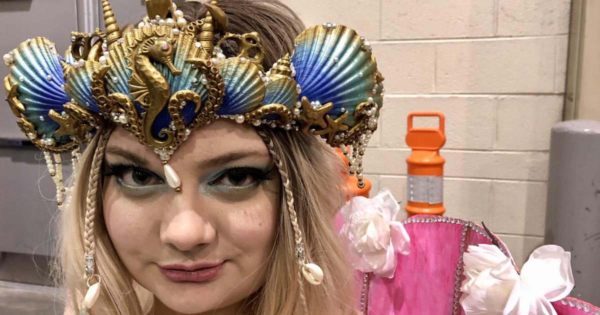 Comic-Con draws colorfully costumed crowd