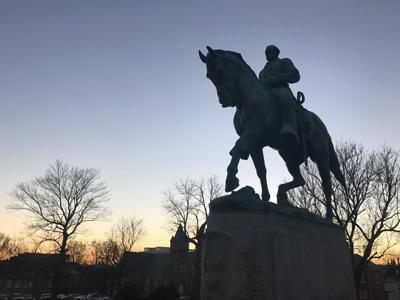 Robert E. Lee statue
