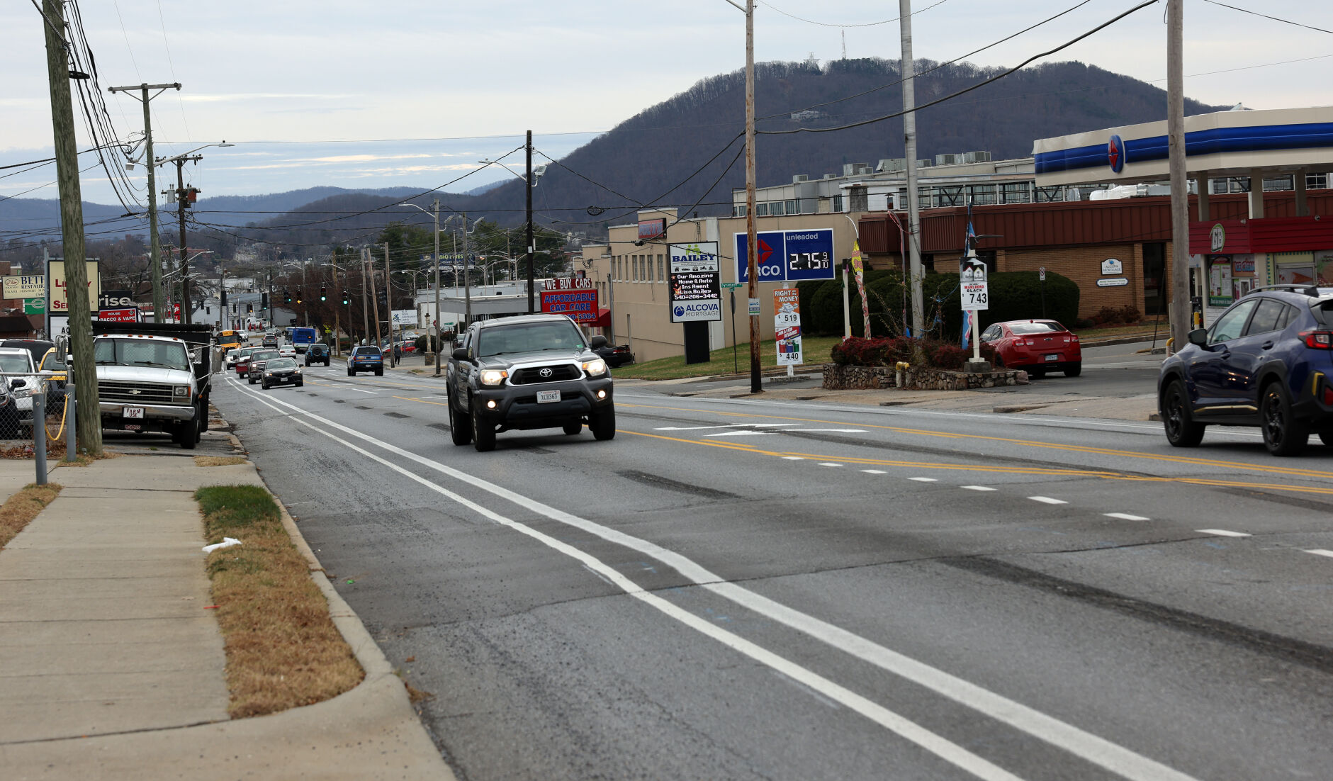 Reception mixed on Roanoke's Williamson Road repainting
