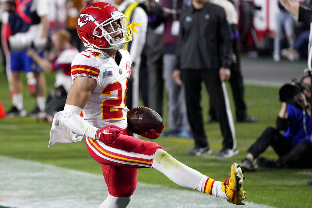 CINCINNATI, OH - DECEMBER 04: Kansas City Chiefs safety Nazeeh Johnson (13)  runs onto the field before the game against the Kansas City Chiefs and the Cincinnati  Bengals on December 4, 2022