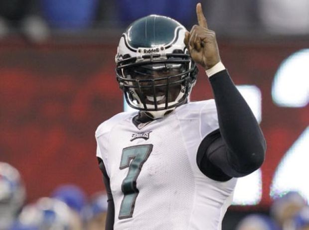 In a Surprise, Vick Signs With the Eagles - The New York Times