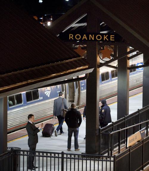 ey amtrak 103117 p02
