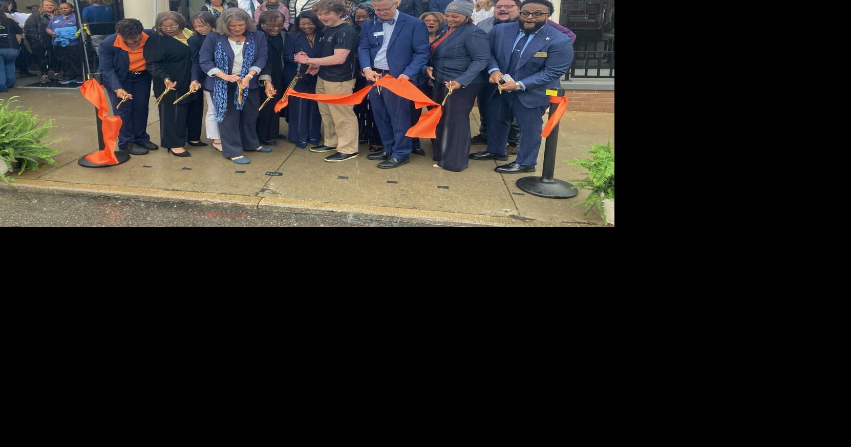 Roanoke schools celebrates new Robertson Administration Building