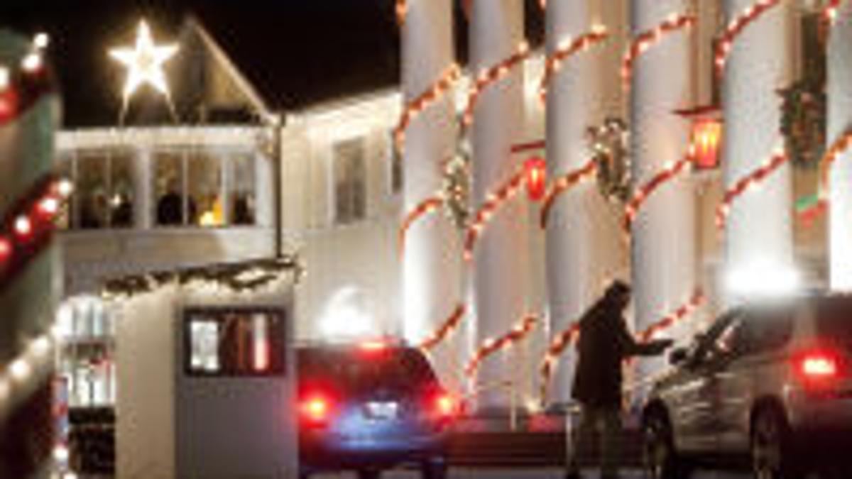 Elks Home Bedford Va Christmas Lights 2021 Christmas Display At Former Elks Home Opens Today Local News Roanoke Com Elks Home Bedford Va Christmas Lights 2021 Christmas Display At Former Elks Home Opens Today Local News Roanoke Com