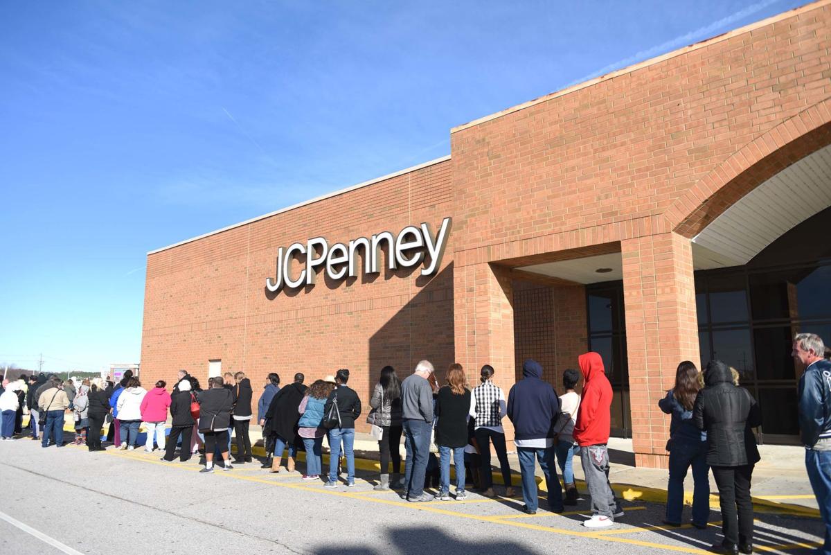 With craving for big deals, Thanksgiving Day shoppers ...