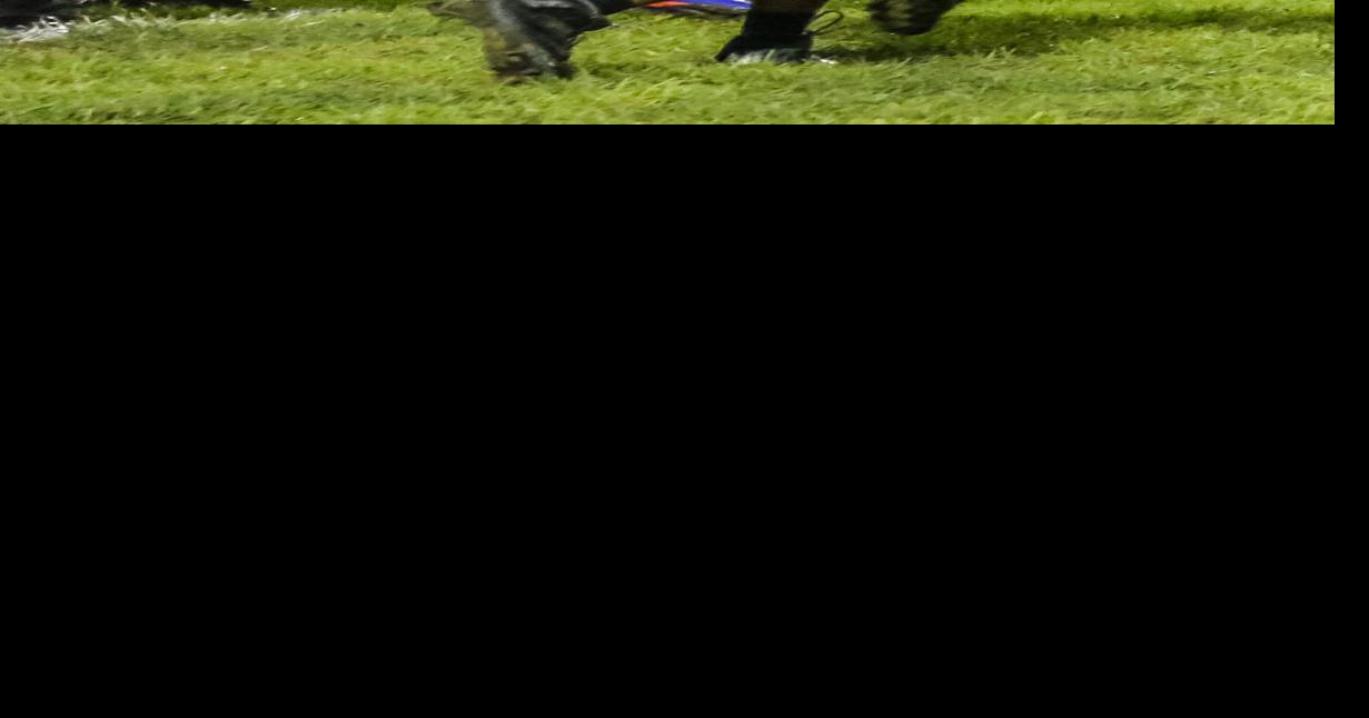 Glenvar football star accepts offer to walk on at Liberty