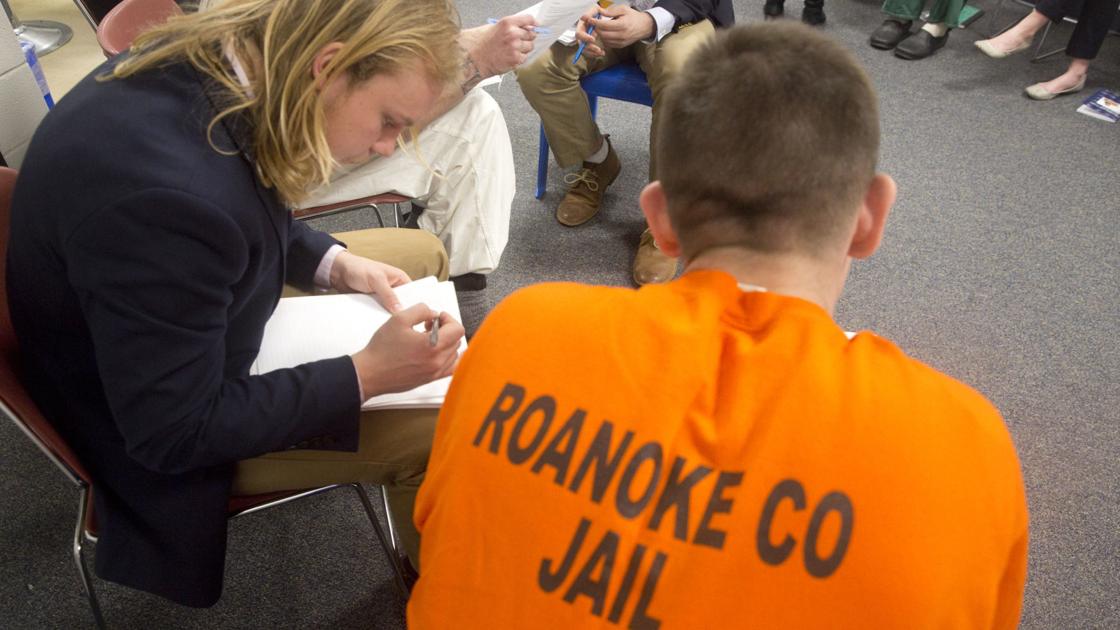 Photos Roanoke College students, county inmates tackle class side by