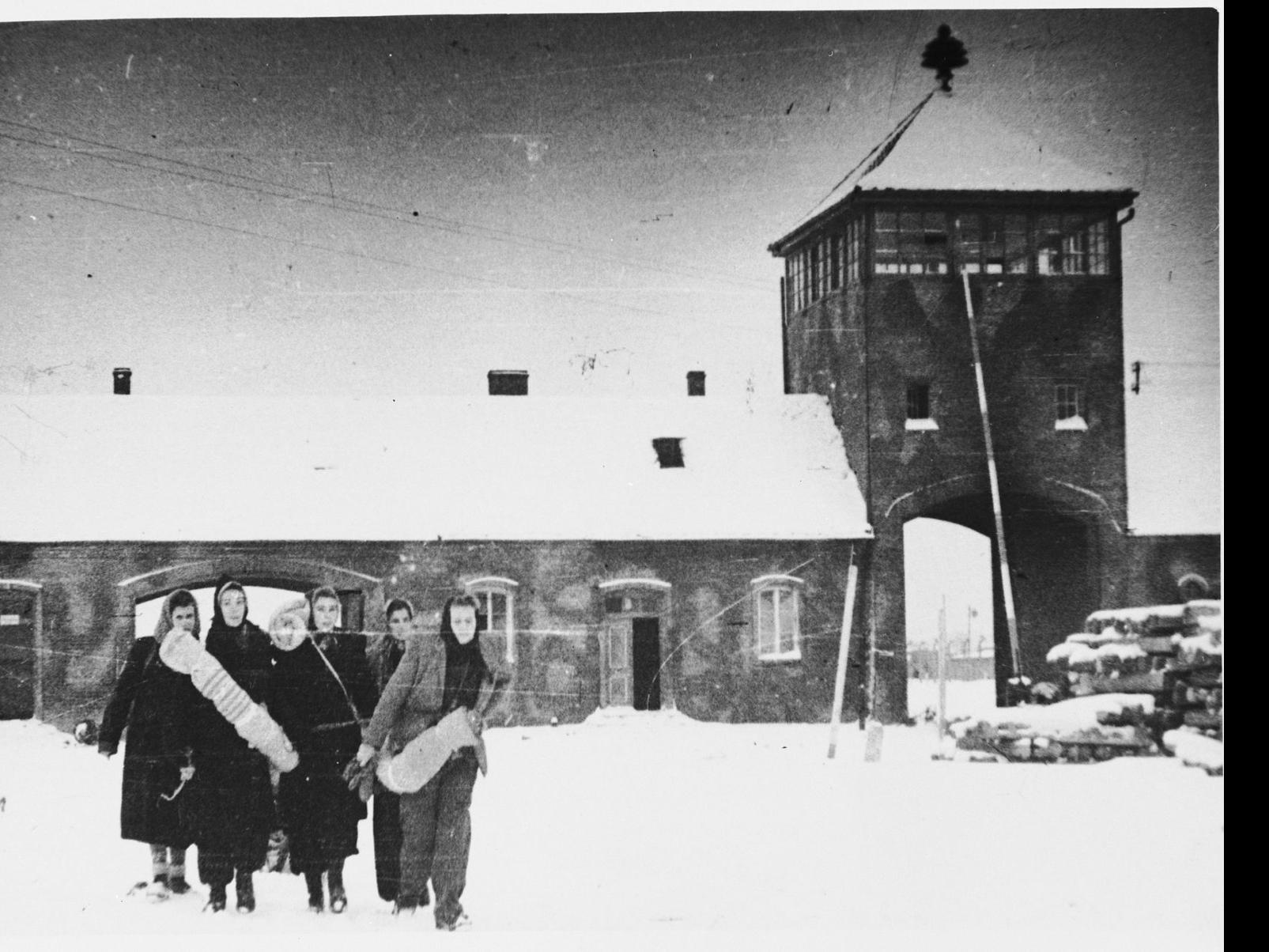 Virginia Tech Class Helps Tell Holocaust Stories By Combing