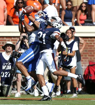 Uva Football Fans Players Bond Following Cavs Win Over Duke