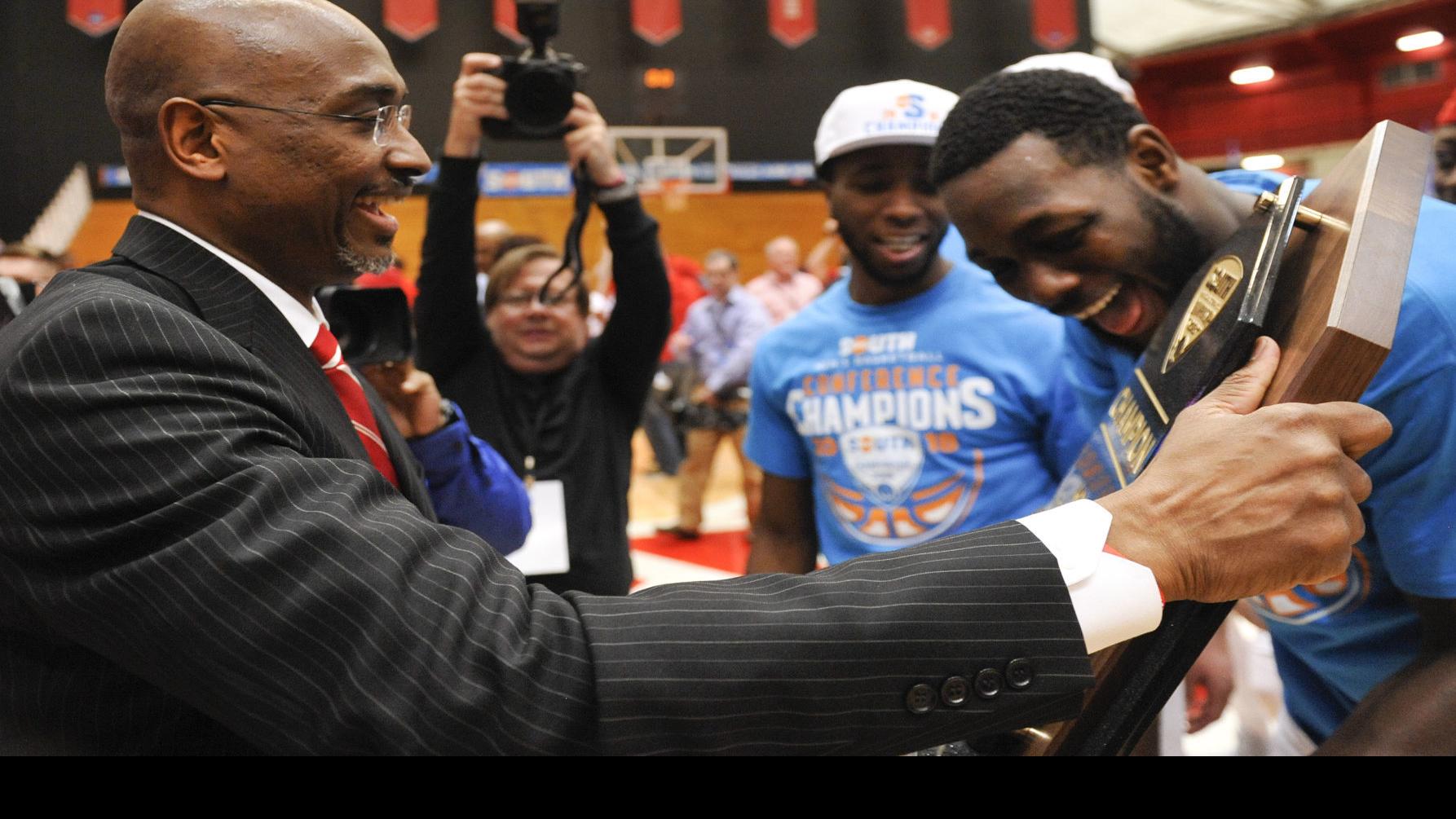 Radford Men S Basketball Coach Mike Jones Gets Contract Extension