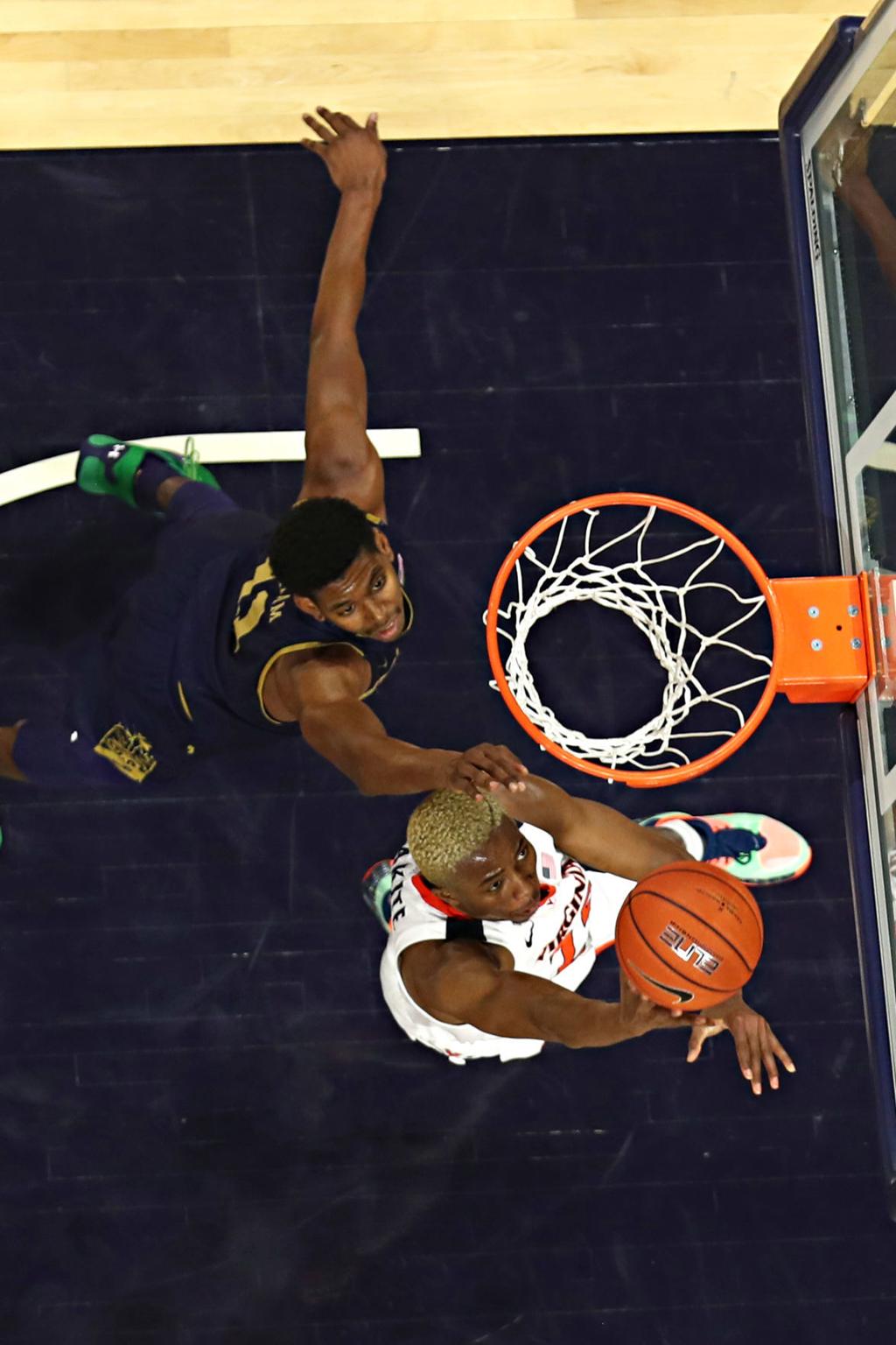 Uva Men S Basketball Cavaliers Eke Out Overtime Win Over Notre