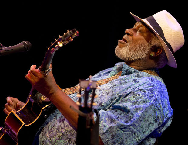 Concert Review Taj Mahal Trio With Davina And The - 