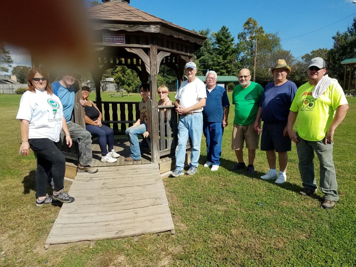 Lowes Volunteers Spruce Up Troutville Park Lifestyles Roanoke Com