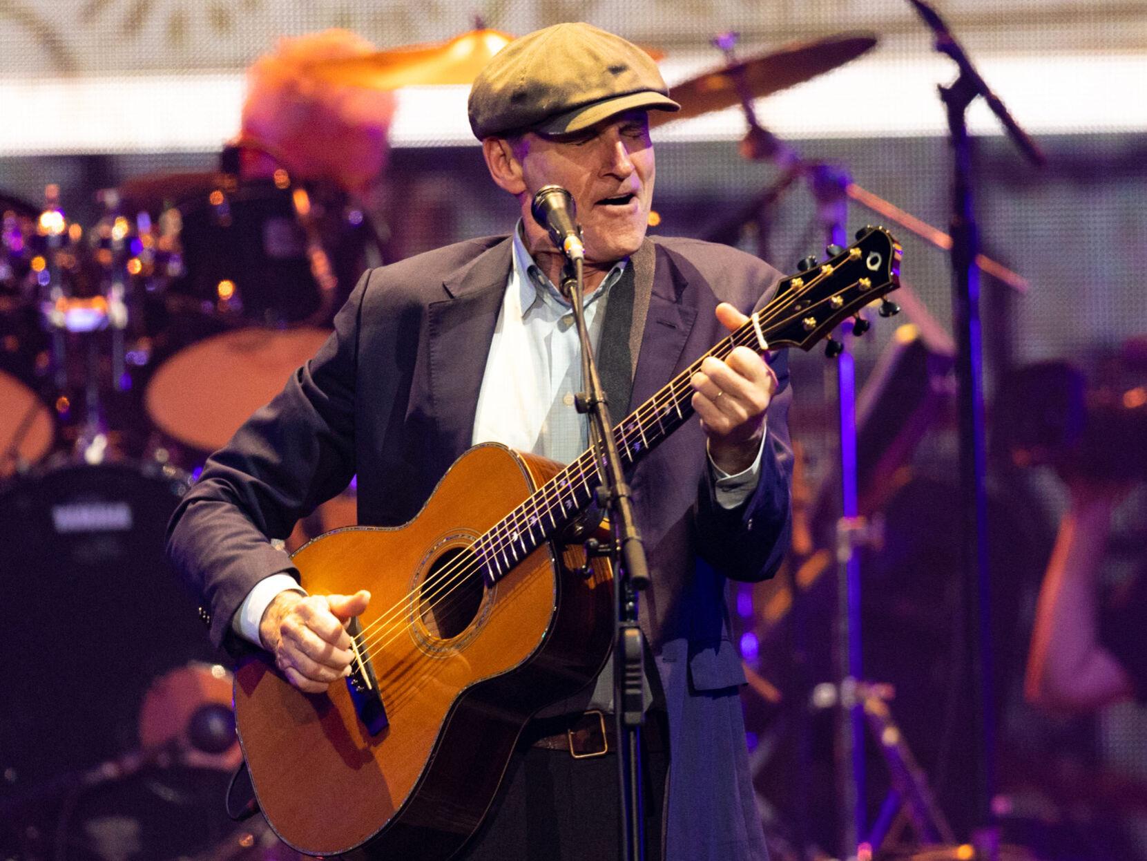Third Try At A Concert In Roanoke Is The Charm For James Taylor Jackson Browne Music Roanoke Com