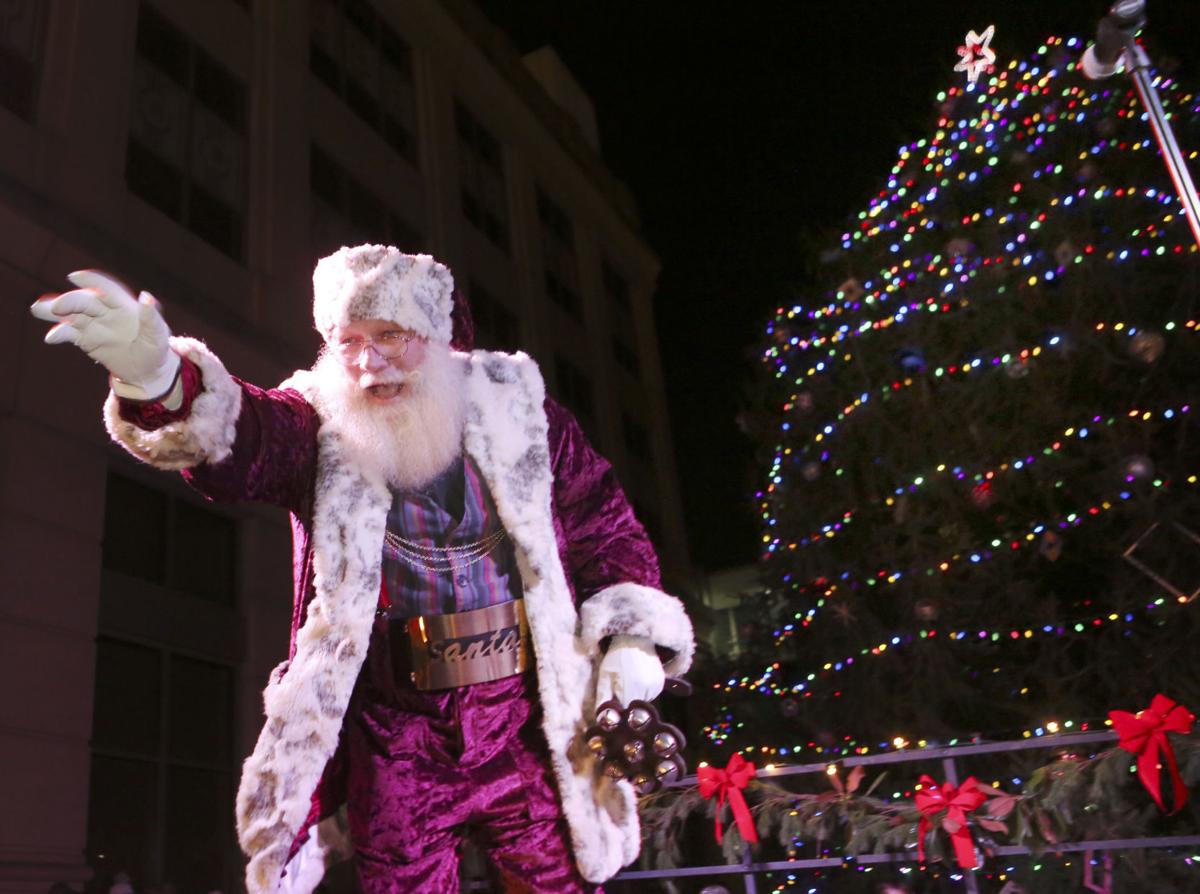 Dickens of a Christmas tree lighting Gallery Dickens of a Christmas tree lighting Gallery